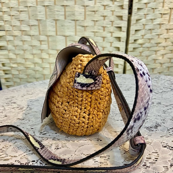 Vince Camuto ReptileLeather and Straw Crossbody 9in L x 6in H x 2in W - Picture 5 of 10